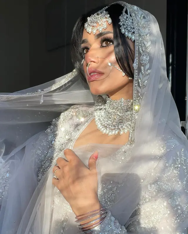 Hair & Makeup — Mak Beauty Artist à Paris — Desi Corner