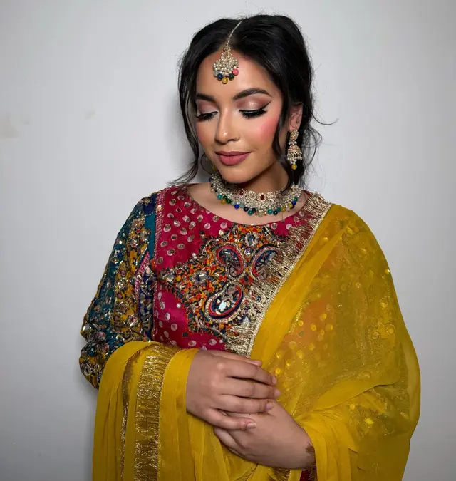 Hair & Makeup — Mehreen Makeup à Persan — Desi Corner