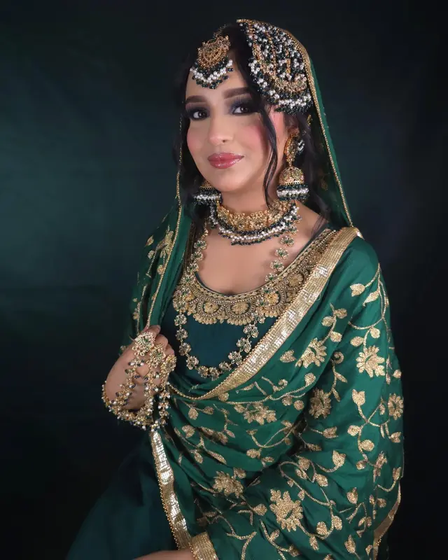 Hair & Makeup — Mehreen Makeup à Persan — Desi Corner