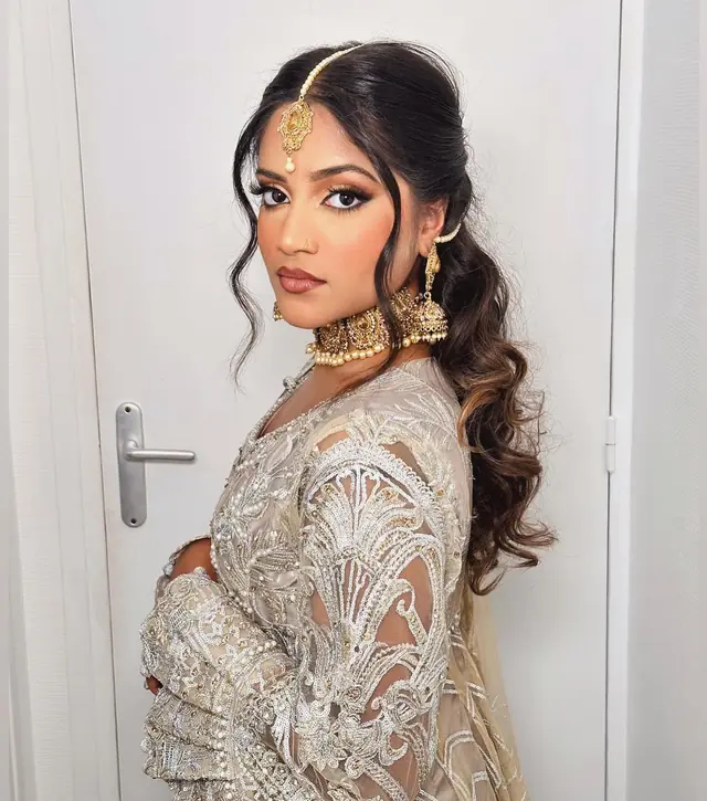 Hair & Makeup — Glamavia  à Arnouville — Desi Corner