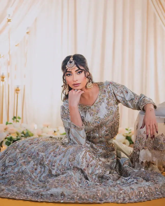 Hair & Makeup — Mehreen Makeup à Persan — Desi Corner