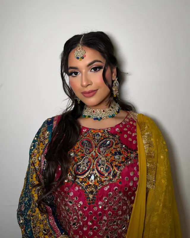 Hair & Makeup — Mehreen Makeup à Persan — Desi Corner