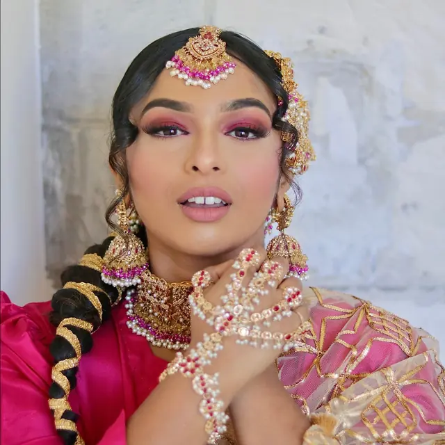 Hair & Makeup — Mehreen Makeup à Persan — Desi Corner