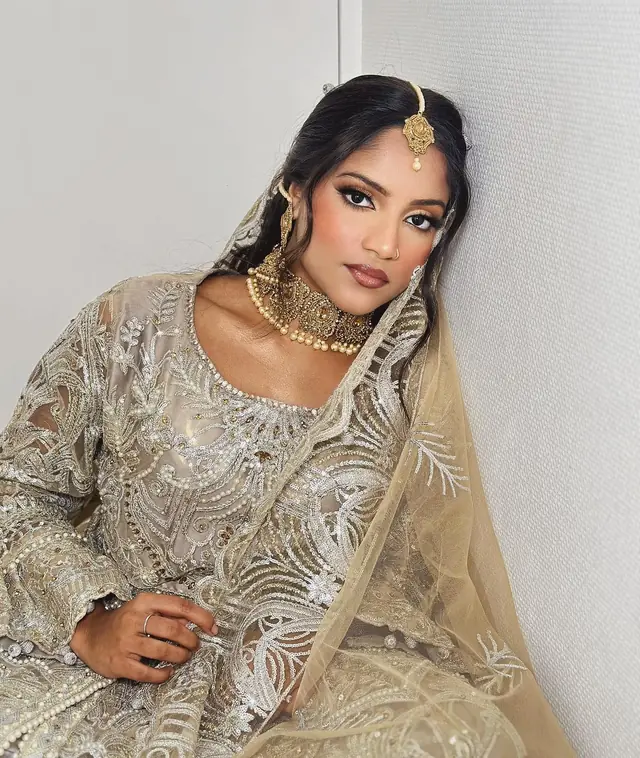 Hair & Makeup — Glamavia  à Arnouville — Desi Corner