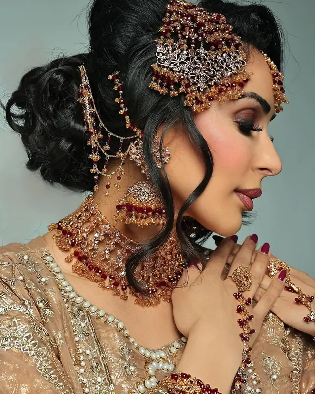 Hair & Makeup — Mehreen Makeup à Persan — Desi Corner