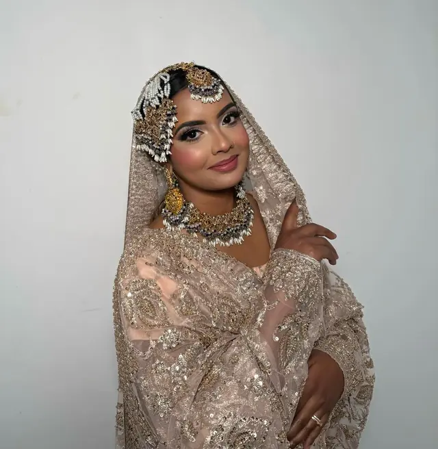Hair & Makeup — Mehreen Makeup à Persan — Desi Corner
