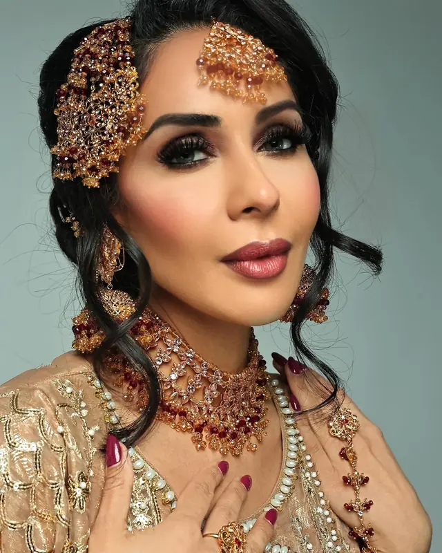 Hair & Makeup — Mehreen Makeup à Persan — Desi Corner