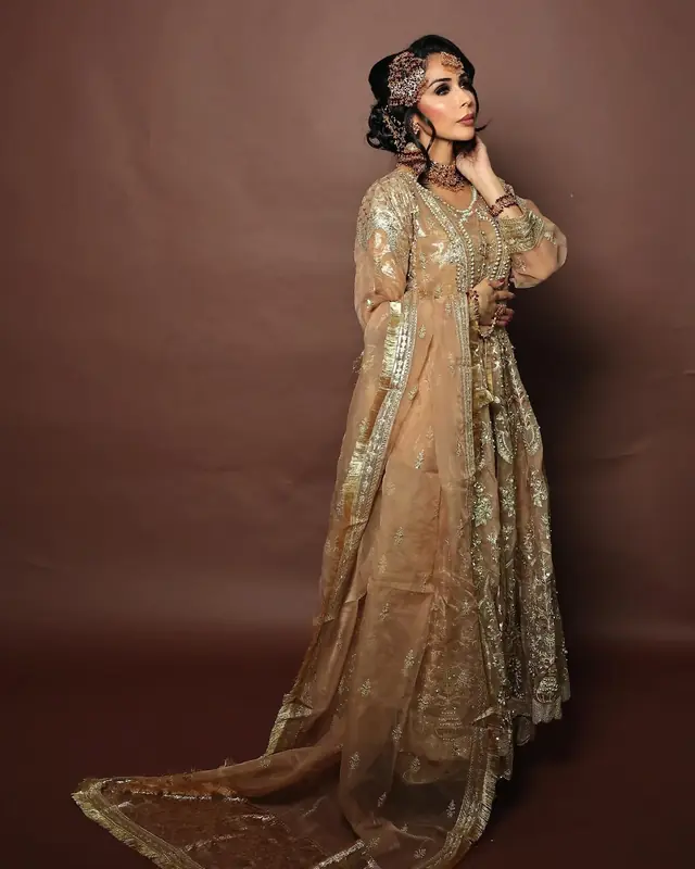 Hair & Makeup — Mehreen Makeup à Persan — Desi Corner