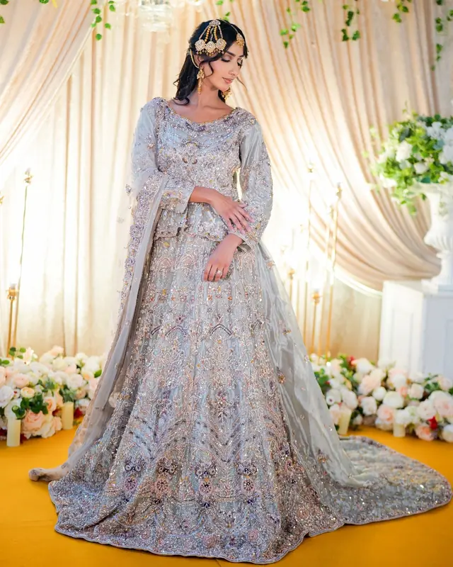 Hair & Makeup — Mehreen Makeup à Persan — Desi Corner