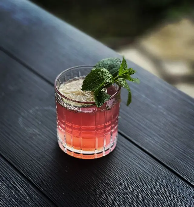 Bar à cocktails — 90's bartender à Paris — Desi Corner