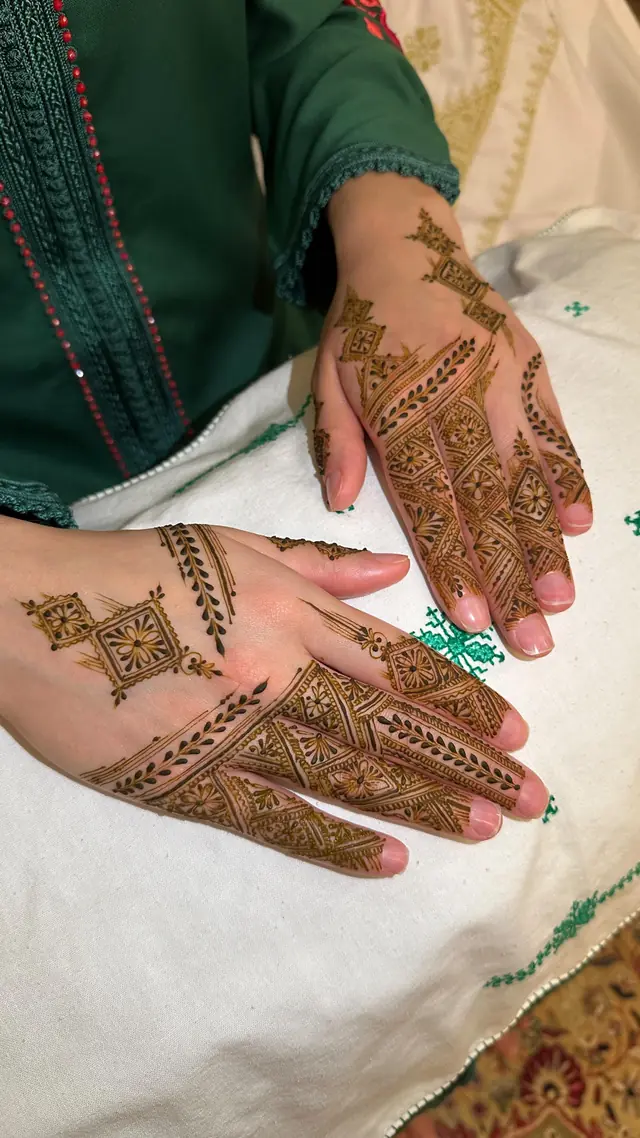Henné — Henna Tahera à Cergy — Desi Corner