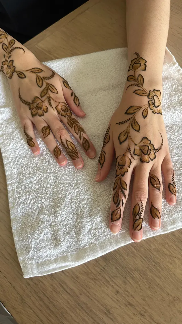 Henné — Henna Tahera à Cergy — Desi Corner