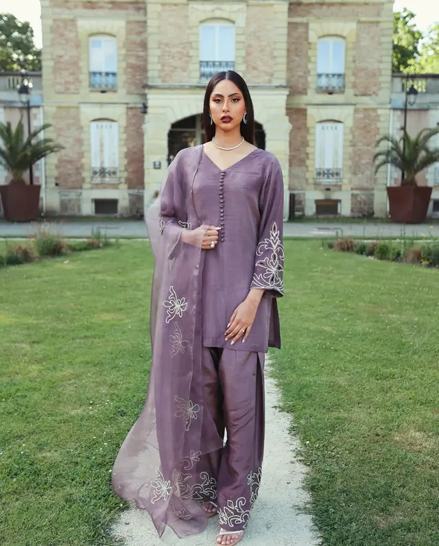 Prêt à porter — Azalee By Sundas à Aulnay-sous-Bois — Desi Corner