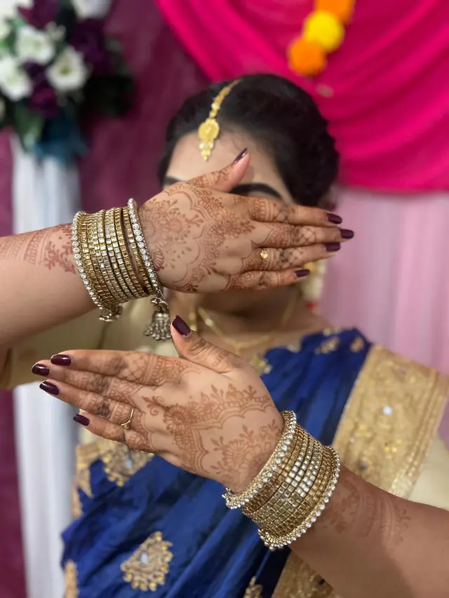 Henné — Sridarshiny Henné à Évry — Desi Corner