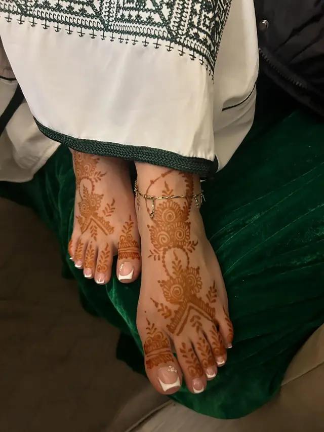 Henné — Sridarshiny Henné à Évry — Desi Corner