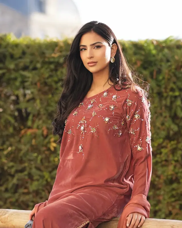 Prêt à porter — Azalee By Sundas à Aulnay-sous-Bois — Desi Corner