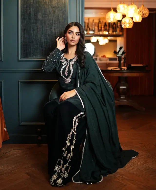 Prêt à porter — Azalee By Sundas à Aulnay-sous-Bois — Desi Corner