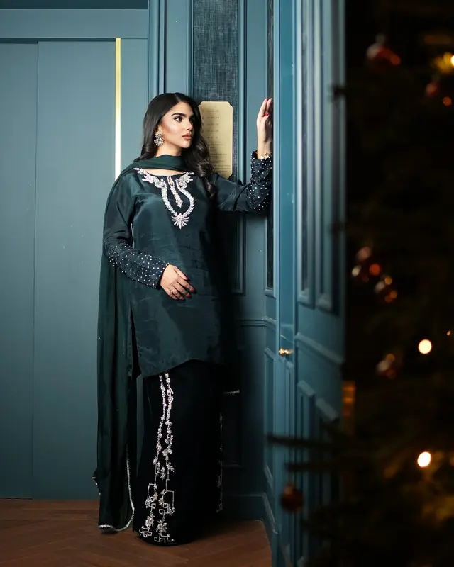 Prêt à porter — Azalee By Sundas à Aulnay-sous-Bois — Desi Corner