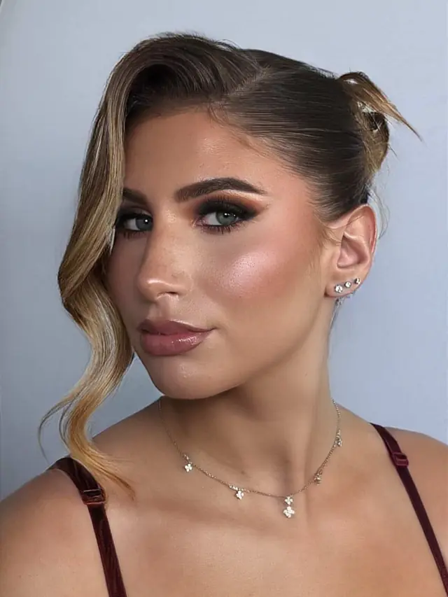 Hair & Makeup — Glam By Marwa  à Évry — Desi Corner