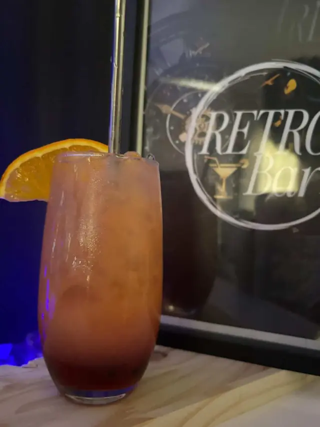 Bar à cocktails — Rétro bar à Bobigny — Desi Corner