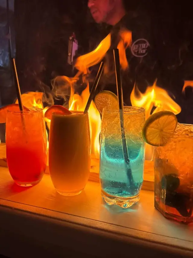 Bar à cocktails — Rétro bar à Bobigny — Desi Corner