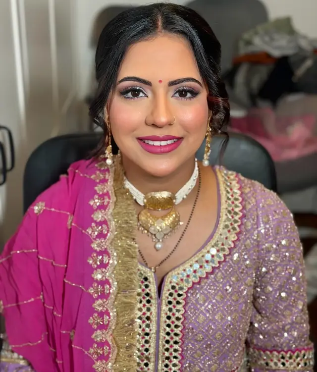 Hair & Makeup — Diiva Makeup à Argenteuil — Desi Corner