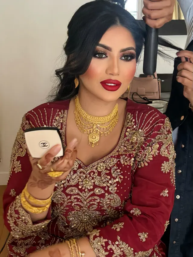 Hair & Makeup — Sammarables à Paris — Desi Corner
