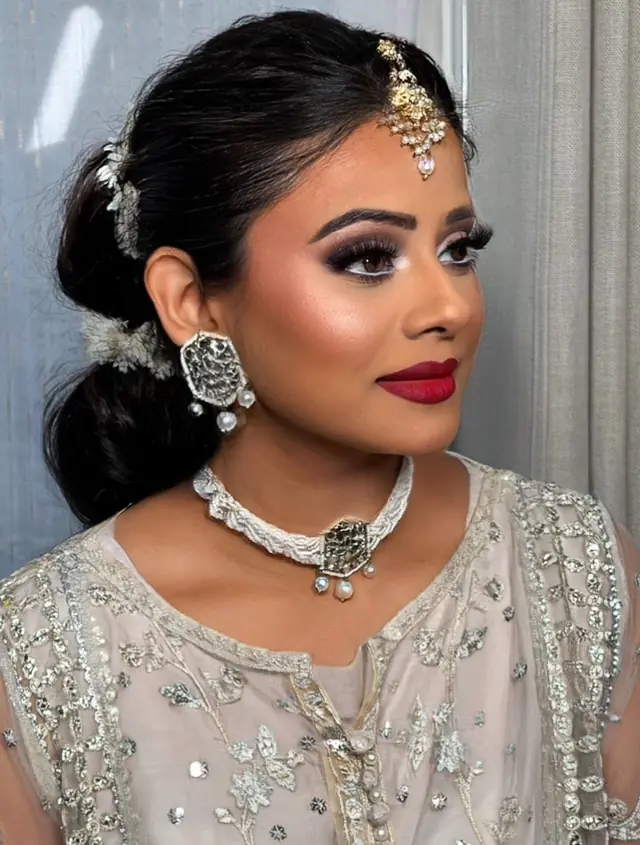 Hair & Makeup — Diiva Makeup à Argenteuil — Desi Corner
