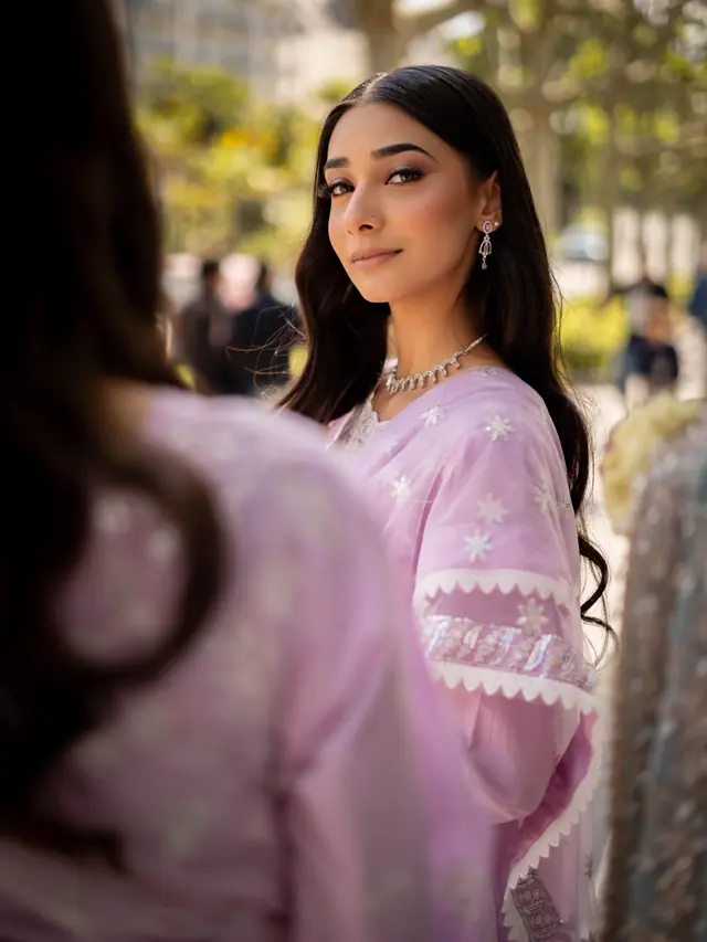 Hair & Makeup — Ambz Makeup à Paris — Desi Corner