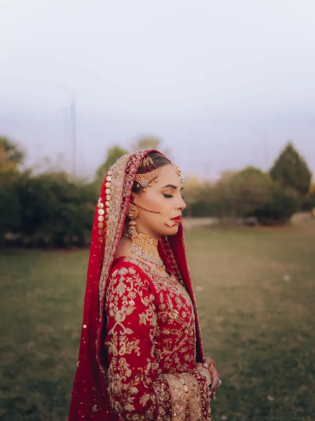 Hair & Makeup — Makeup Studio by Rida à Paris — Desi Corner