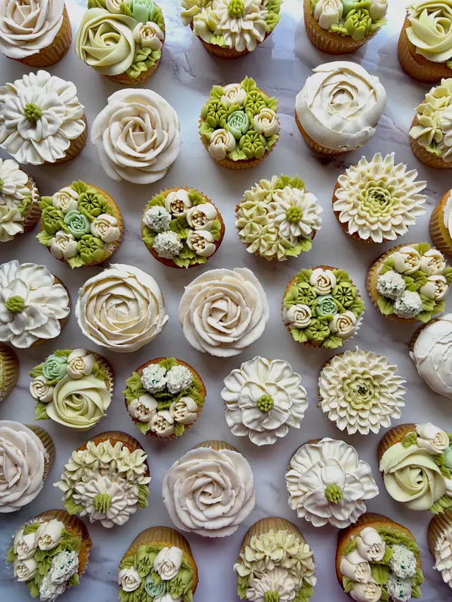 Cake / Pâtisserie — Cupcakes Fleuris à Franconville — Desi Corner
