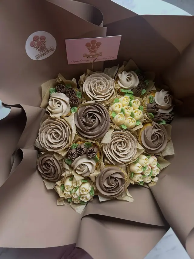 Cake / Pâtisserie — Cupcakes Fleuris à Franconville — Desi Corner