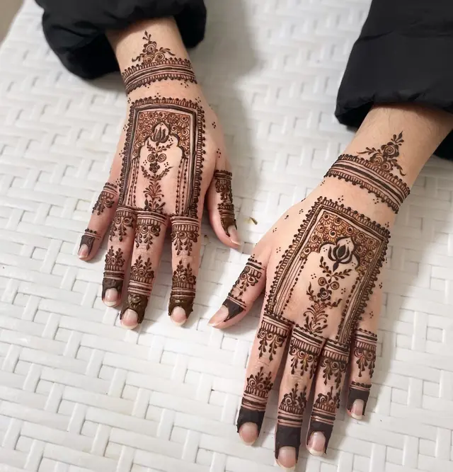 Henné — Henna TS à Épinay-sur-Seine — Desi Corner