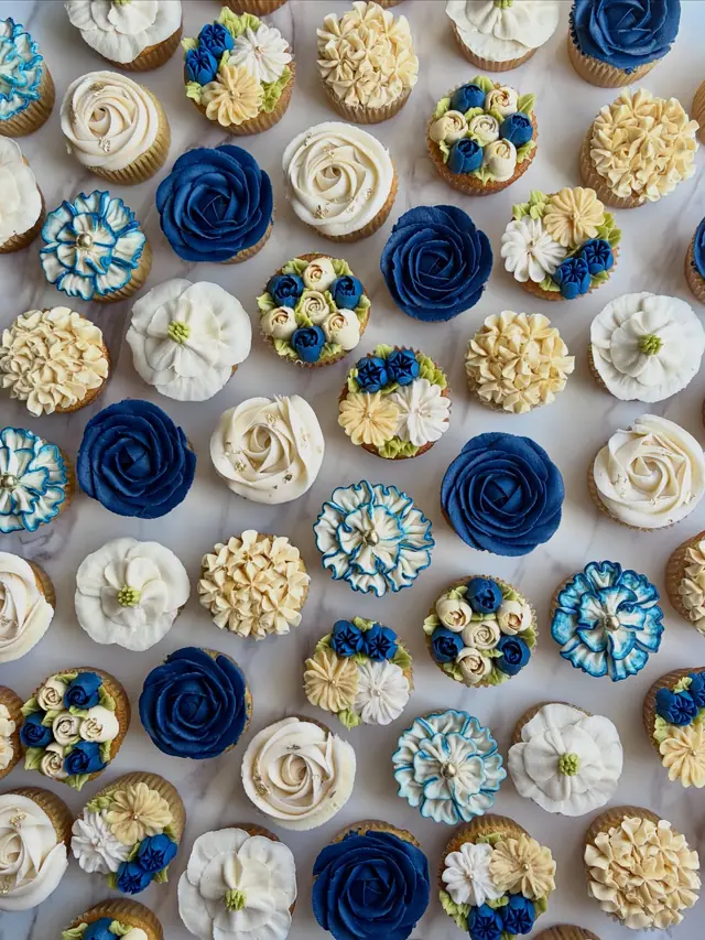 Cake / Pâtisserie — Cupcakes Fleuris à Franconville — Desi Corner
