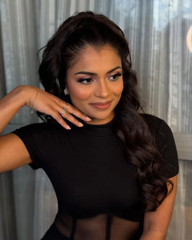 Hair & Makeup — Saranya Hair & Makeup à Rosny-sous-Bois — Desi Corner