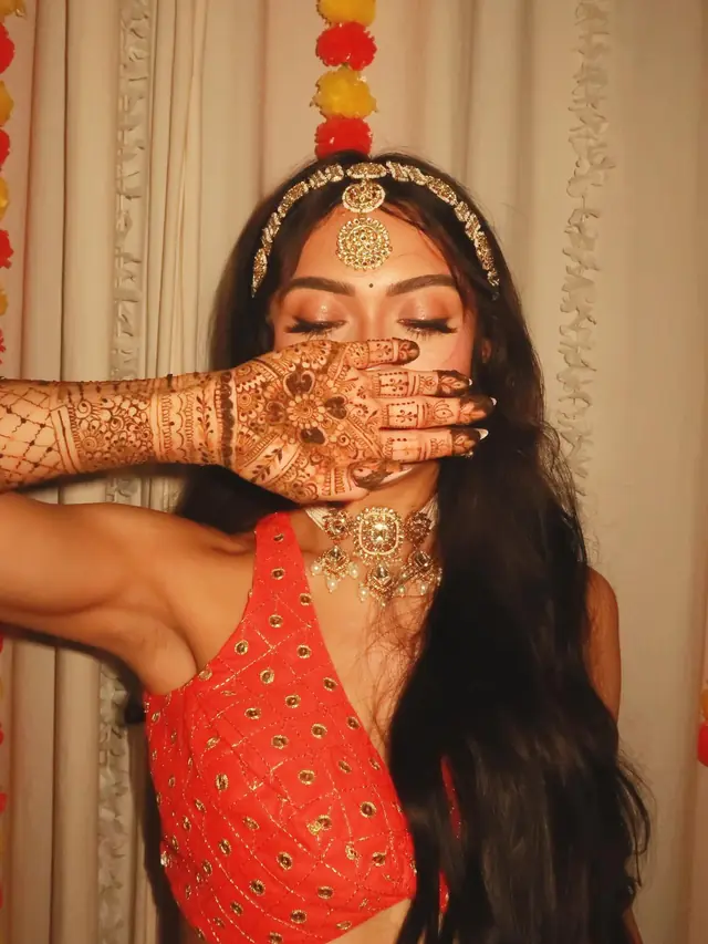 Henné — Shining Mehendi à Paris — Desi Corner
