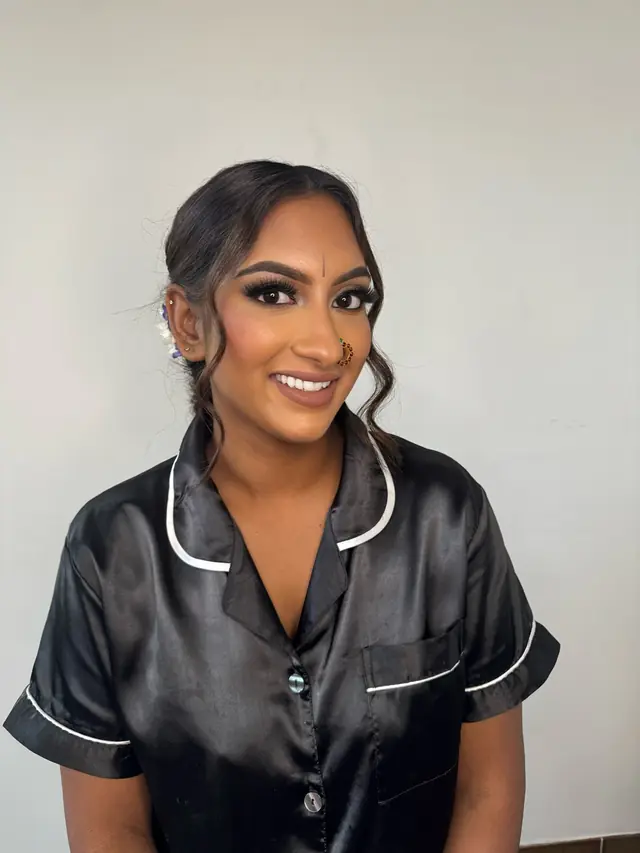 Hair & Makeup — Lokinii Makeup à Linas — Desi Corner