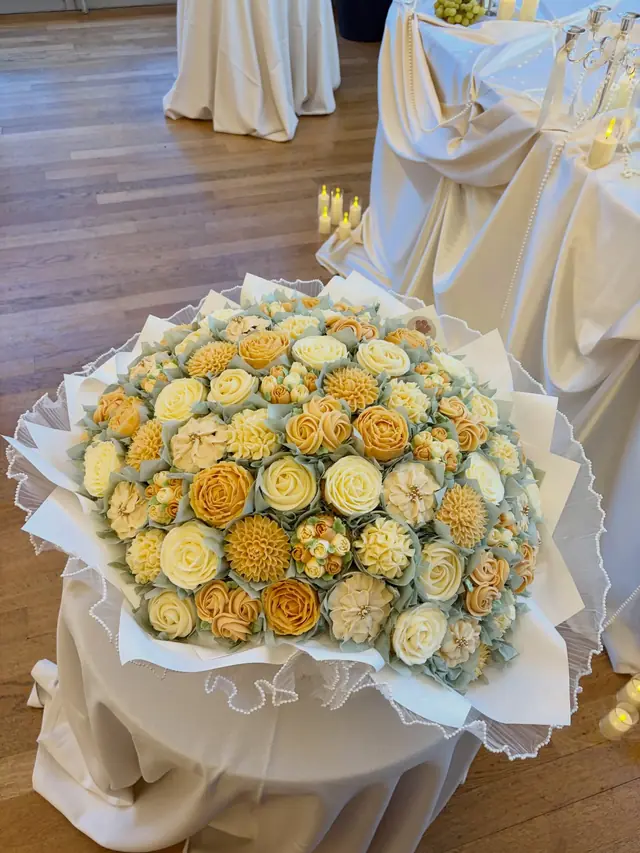 Cake / Pâtisserie — Cupcakes Fleuris à Franconville — Desi Corner