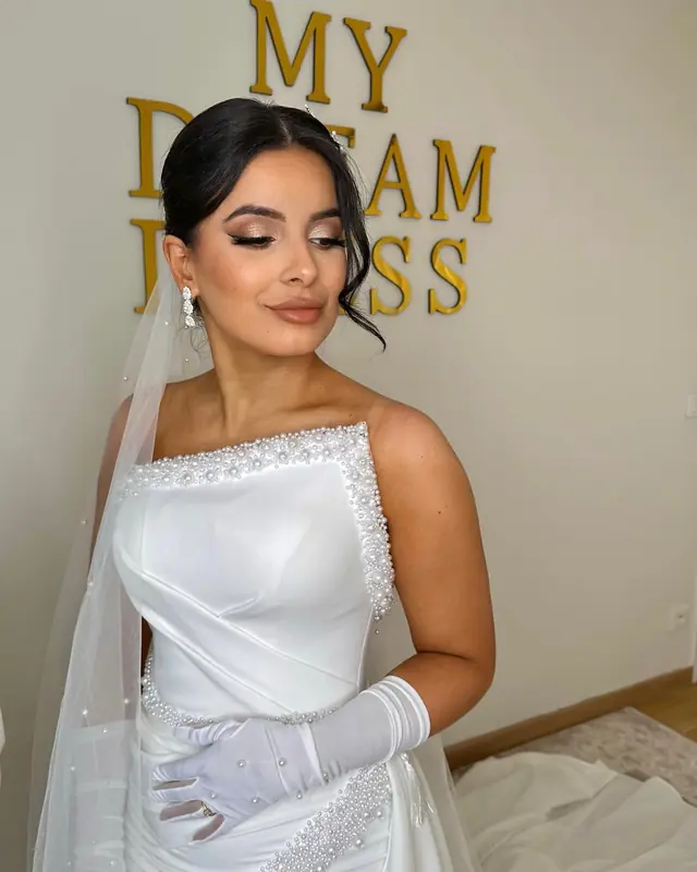 Hair & Makeup — Makeup By Tahera à Cergy — Desi Corner