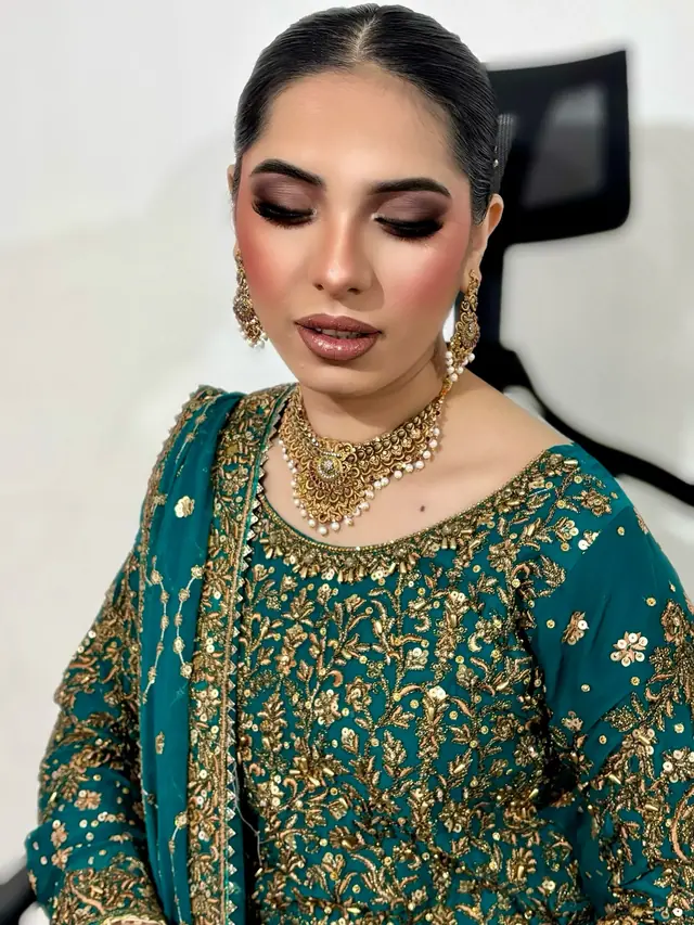 Hair & Makeup — Sammarables à Paris — Desi Corner