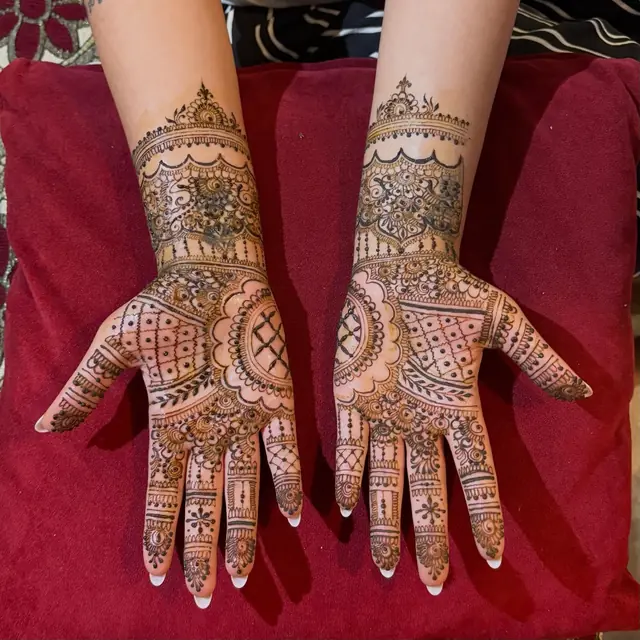 Henné — Shining Mehendi à Paris — Desi Corner