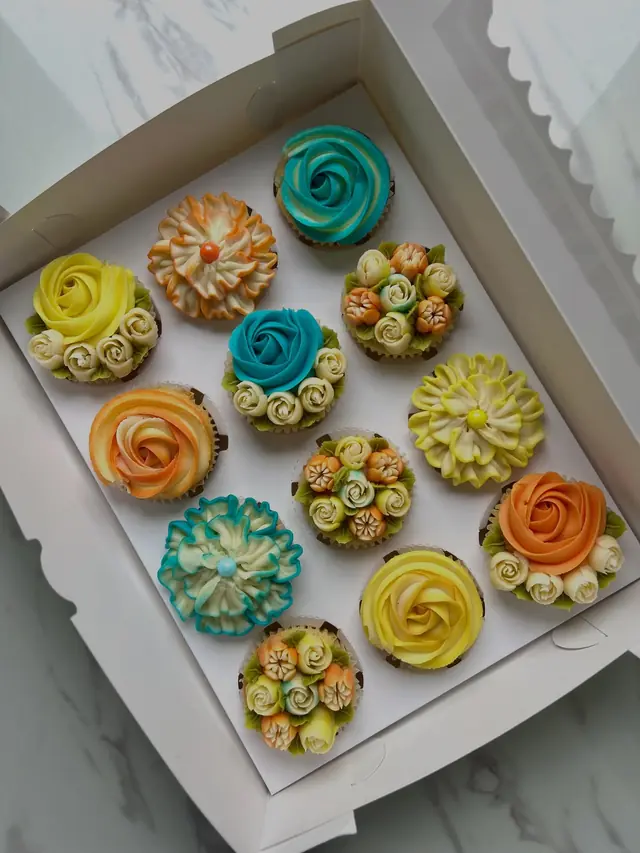 Cake / Pâtisserie — Cupcakes Fleuris à Franconville — Desi Corner