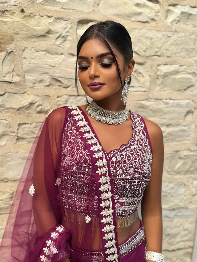 Hair & Makeup — Lokinii Makeup à Linas — Desi Corner