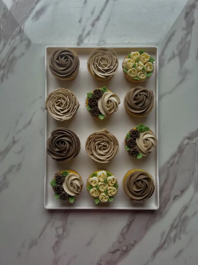 Cake / Pâtisserie — Cupcakes Fleuris à Franconville — Desi Corner