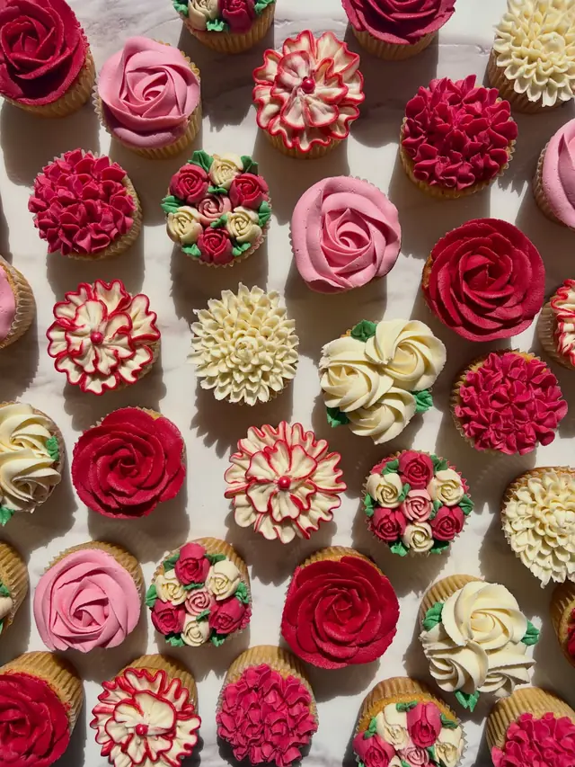 Cake / Pâtisserie — Cupcakes Fleuris à Franconville — Desi Corner