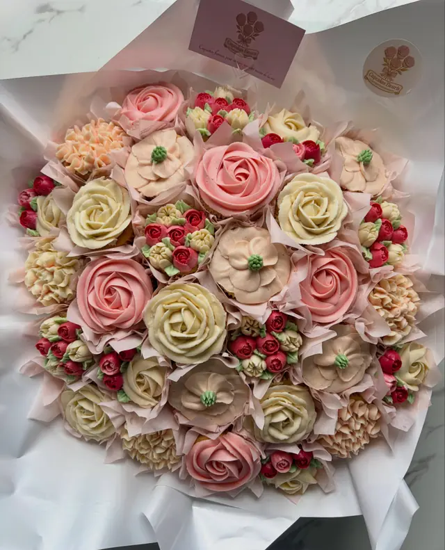 Cake / Pâtisserie — Cupcakes Fleuris à Franconville — Desi Corner