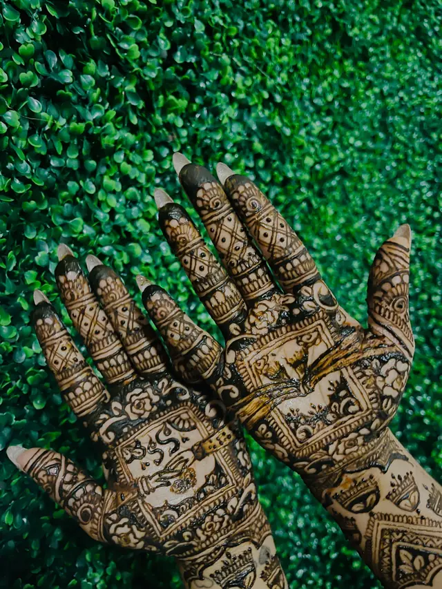 Henné — Vinoja Mehndi Artiste à Mée-sur-Seine — Desi Corner