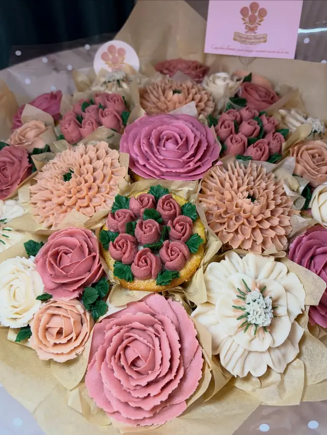 Cake / Pâtisserie — Cupcakes Fleuris à Franconville — Desi Corner