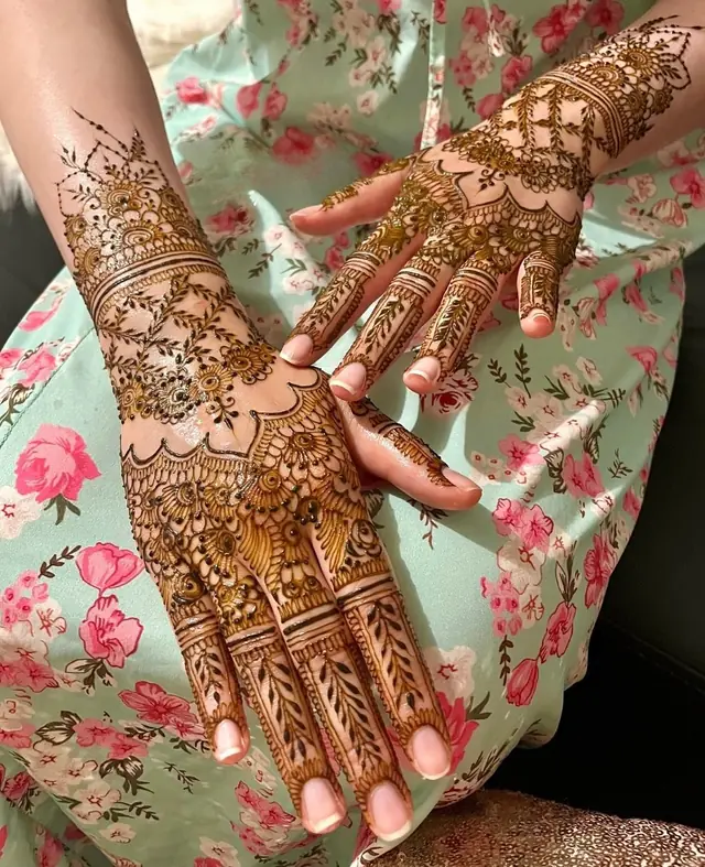 Henné — Shining Mehendi à Paris — Desi Corner