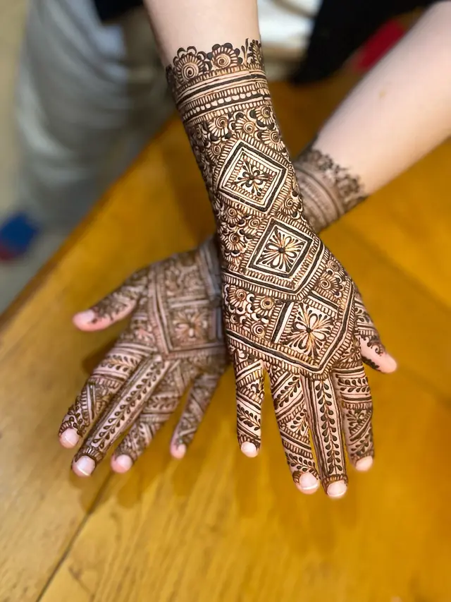 Henné — Henna TS à Épinay-sur-Seine — Desi Corner